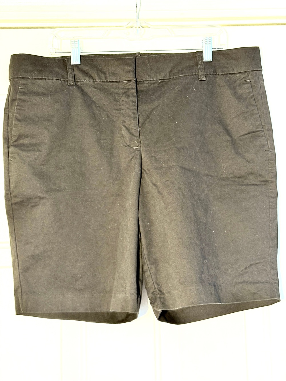 Women's Black Shorts Flat Front Stretch. Sz 16